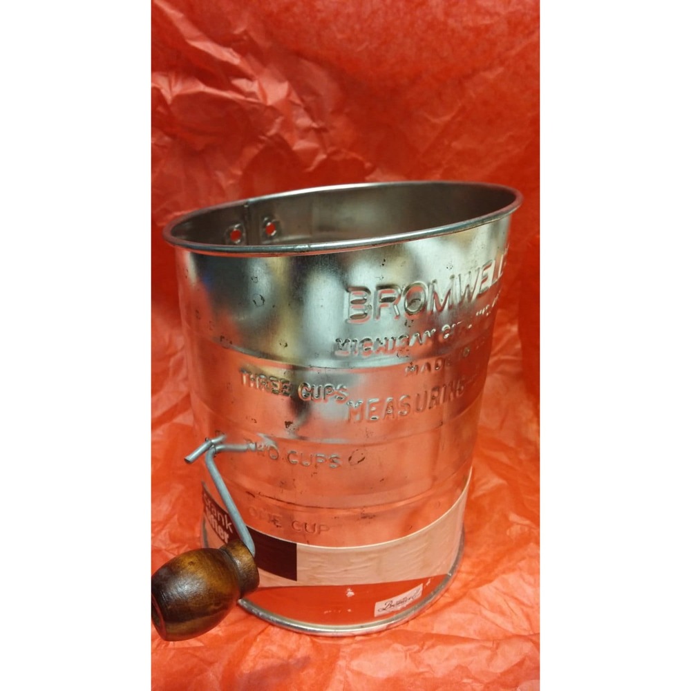 Vintage Bromwell 5 cup metal sifter, hand crank
